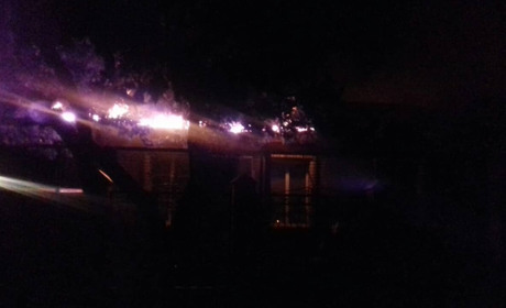 В Попасной спасатели восемь часов тушили пожар 