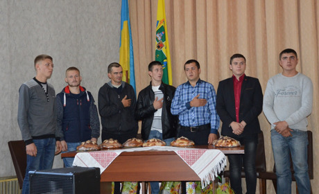 Семеро сватівчан пішли служити в армію