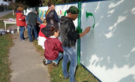 У Самчиках розписують будинки і паркани. На черзі — сільська рада