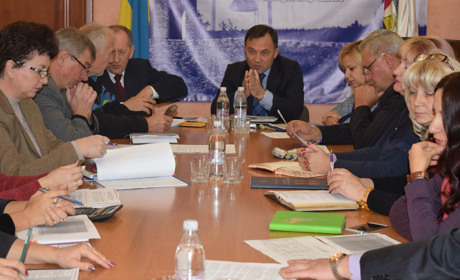 У Новограді та районі шукають 3 млн гривень на заробітну плату медикам