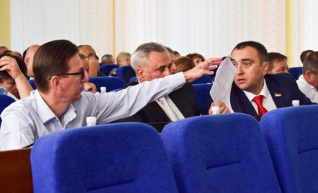 Битва петицій: депутатам пропонують відхилити звернення про дострокове припинення повноважень мера 