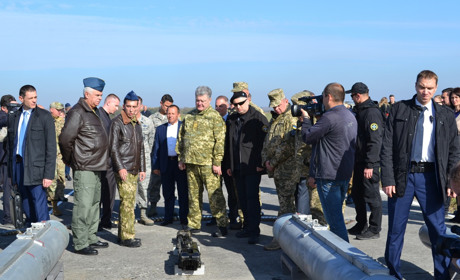 Президент України проінспектував міжнародні навчання у Старокостянтинові [Фото]