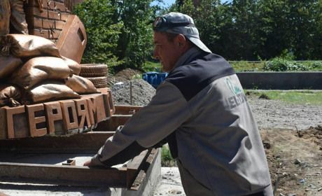 У неділю в Жмеринці відкриють пам'ятники Героям Майдану і Захисникам України: Фото