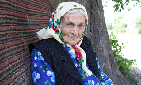 90-літня бабуся з Городця не вміє читати, але цитує біблію напам’ять