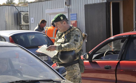 Пересечь  КПВВ "Новотроицке" стало сложнее в связи с работами по обустройству