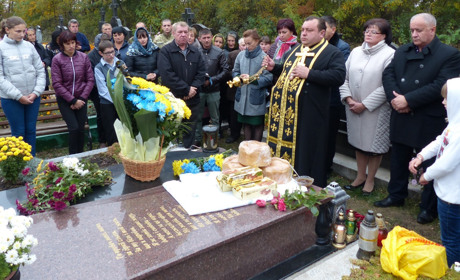 На Чортківщині освятили пам'ятник воїну АТО Івану Сторчаку. Йому був лише 21 рік