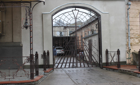 Було/Стало: арка біля магазину «Гуляйпілля»