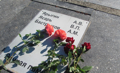 В Нижніх Сірогозах вшанували героїв, які 74 роки тому захищали Україну від ворога