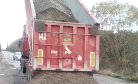 Активісти з Воронок зібрали 1500 доларів й відремонтували розбиту дорогу