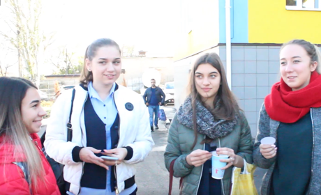 "Буллить не круто": в волновахской школе провели социальную акцию. Видео