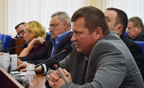 Вирішуватимуть жителі: депутати відтермінували рішення про повернення місту історичної назви