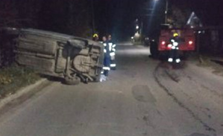 У Сватовому на Слобожанській перекинулося авто