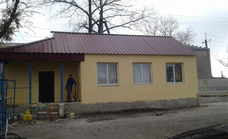 В Гончарівці оновлюють стадіон. Його не ремонтували з радянських часів