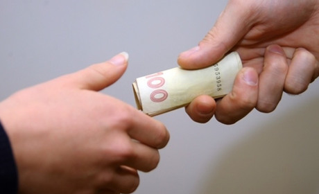 Підприємець не оформив продавця і отримав штраф у сумі 111 тисяч гривень