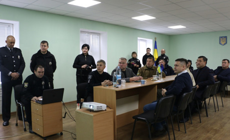 Жизнь в зоне боевых действий. Латвийцы приехали в Попаснянский район за опытом: видео