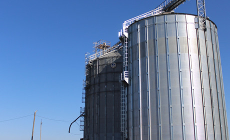 У Розсипному з’явився сучасний бункер для зберігання зерна