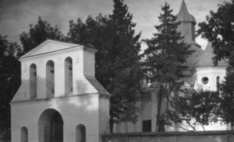 Зруйнований костел у Володимирці на фото 1920-х років