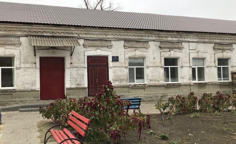 У Волноваському творчому центрі молоді відремонтували дах