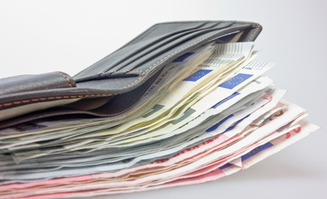 Онлайн-опитування: що б ви зробили, якби знайшли на вулиці гаманець з грошима?