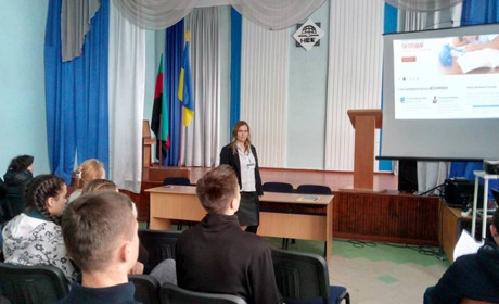 В одной из школ Торецка провели ярмарку профессий 