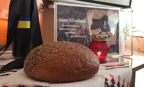 "Ми не маємо права забути": в Торецьку відзначили річницю пам'яті жертв голодомору