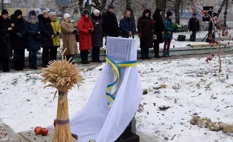 У Жмеринці відкрили пам’ятник жертвам Голодомору 