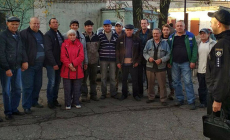 Поліцейські вітзвітували перед жителями сіл у Волноваському районі