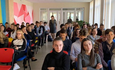 Волноваським школярам розказали, як захиститися від ВІЛ та СНІДу