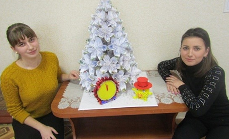 Ліцеїсти із Деминоолександрівки самі роблять новорічні прикраси