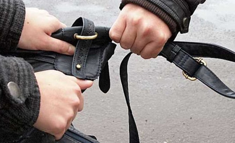 Кримінальній заробіток: у Городниці дев'ятикласник напав на жінку