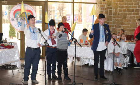 Спів, танці, декламація віршів та флешмоб — так пройшов фестиваль дитячої творчості «Повір у себе»