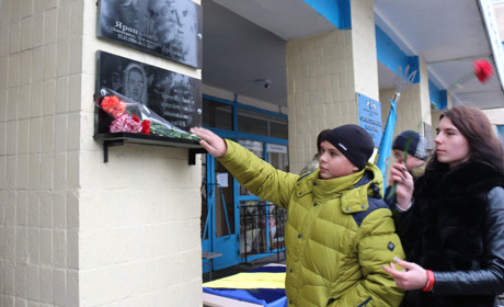 Мати загиблого у АТО старокостянтинівця й досі чекає його дзвінка