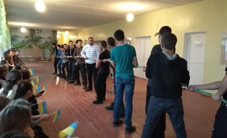 У прифронтовій школі Волноваського району провели спортивні змагання до Дня Збройних сил України