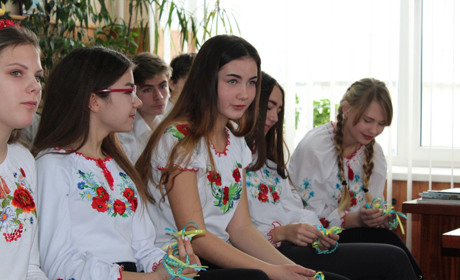 У Троїцькому за круглим столом обговорили престижність військової служби