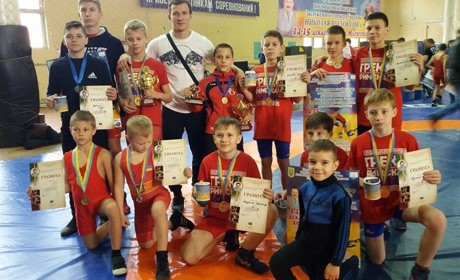 Волновахские борцы привезли девять медалей с турнира в Мариуполе