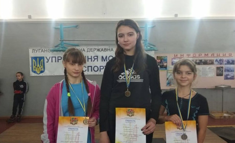 Дві золоті та срібна медалі. Попаснянки взяли участь в обласних змаганнях з важкої атлетики