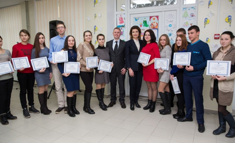У Волновасі  дітям-сиротам передали ключи від квартир