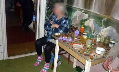 У Волноваському районі чоловік встромив жінці ножа в обличчя. Постраждала у лікарні
