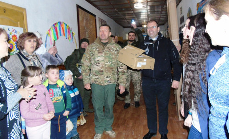 Попаснянский район посетила делегация Латвийской Республики. Привезли гуманитарную помощь и подарки