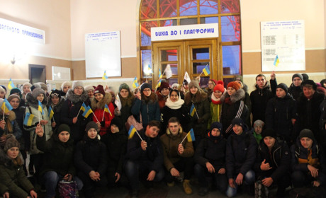 Екскурсія Києвом, парламент та запитання до депутатів чекають на дітей з Волновахи 