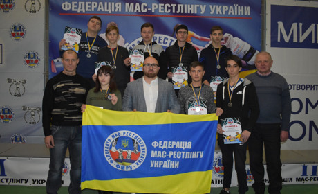 Вирвав мас —  значить переміг: фоторепортаж з командного Кубку України з мас-рестлінгу
