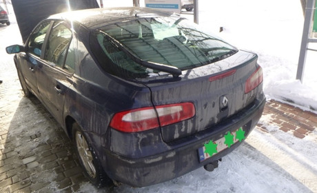 Як не влетіти у халепу: авто, яке привезли на розмитнення, виявилося з перебитими номерами двигуна