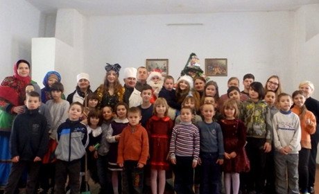 Працівники Центру дозвілля та барські школярі привітали з святами «Милосердя» та «Зелений гай»
