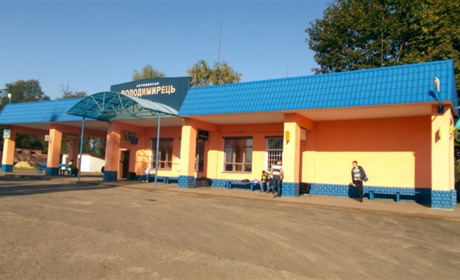 У Володимирці на автостанції відкрили громадський платний туалет, щоб пасажири не бігали на цвинтар