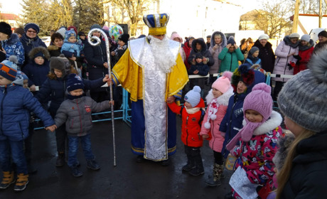 Без снігу, але з танцями та забавами: як старокостянтинівці відзначили перший день Нового року
