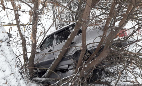 У жмеринчанина викрали авто і опинилися в кюветі. Зловмисників затримали  
