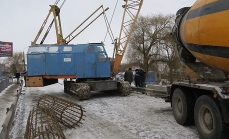 У Старокостянтинові продовжують ремонтувати  міст