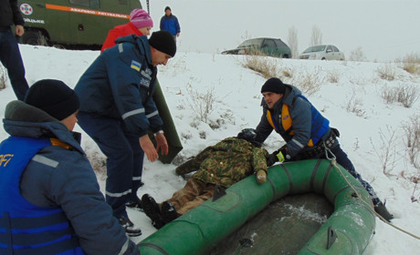 Троїцькі рятувальники провели навчання на льоду ставка в Бабичевому