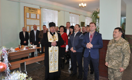 Як у Чорткові представники влади солдатам колядували  