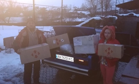 Даша Савенкова з Волноваського району, у якої згорів будинок, отримала допомогу